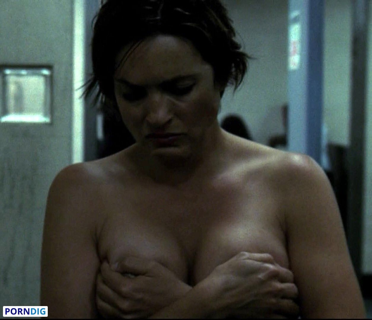asia mayfield add mariska hargitay naked photo